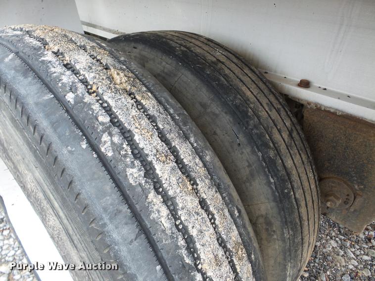 image for item DA8985 1995 Benson flatbed trailer