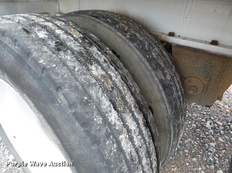 image for item DA8985 1995 Benson flatbed trailer