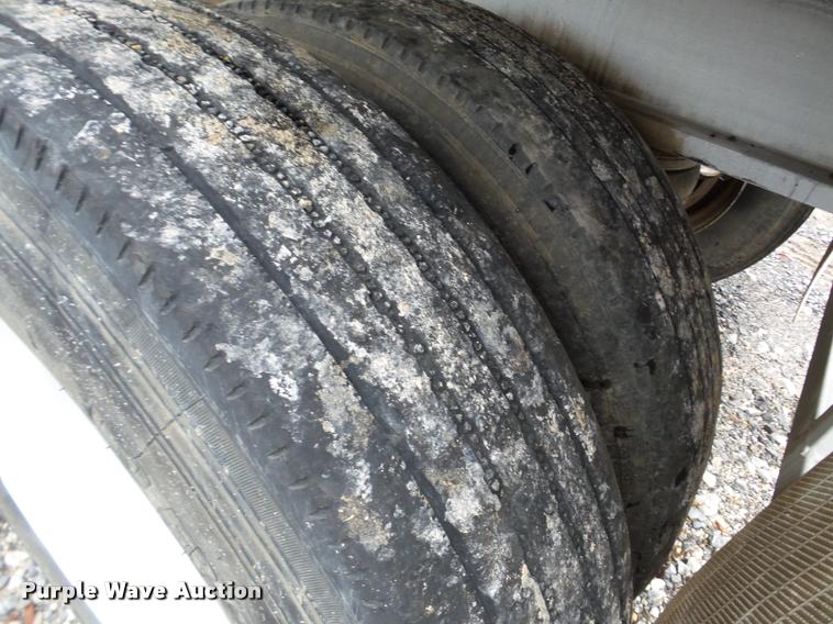 image for item DA8985 1995 Benson flatbed trailer