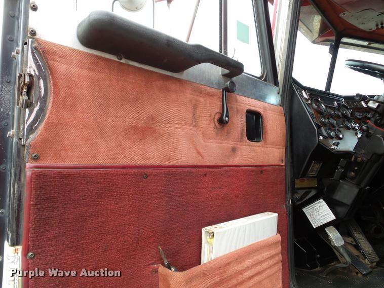 image for item DA8987 1996 Peterbilt 379 semi truck