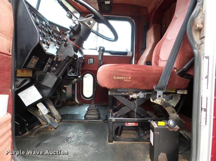 image for item DA8987 1996 Peterbilt 379 semi truck