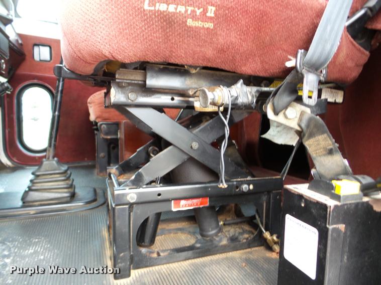 image for item DA8987 1996 Peterbilt 379 semi truck