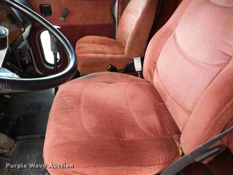 image for item DA8987 1996 Peterbilt 379 semi truck