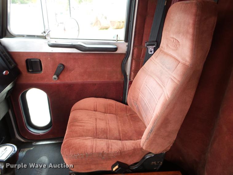 image for item DA8987 1996 Peterbilt 379 semi truck