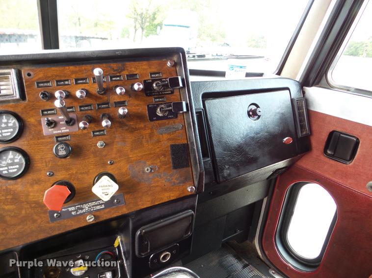 image for item DA8987 1996 Peterbilt 379 semi truck