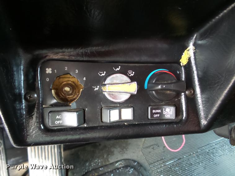 image for item DA8987 1996 Peterbilt 379 semi truck