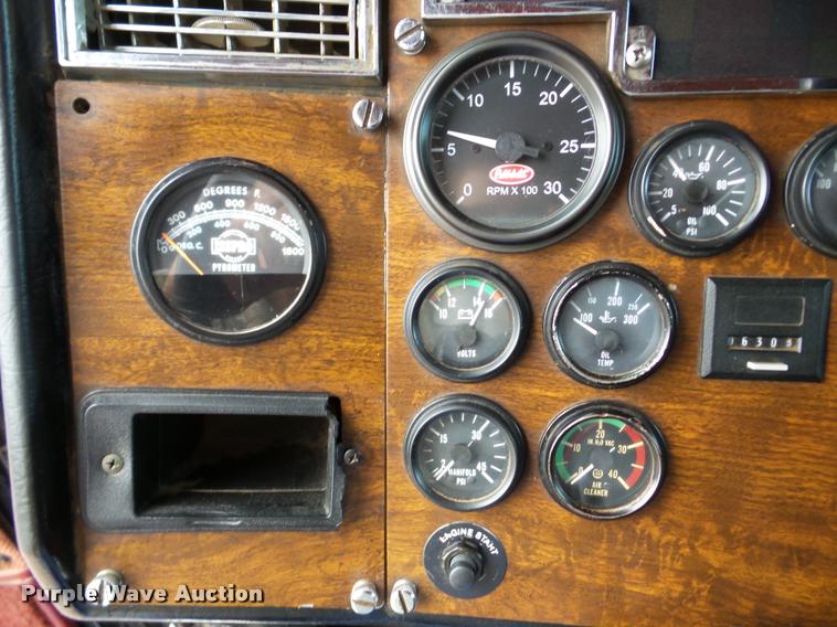 image for item DA8987 1996 Peterbilt 379 semi truck