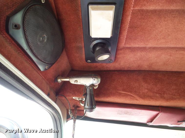 image for item DA8987 1996 Peterbilt 379 semi truck