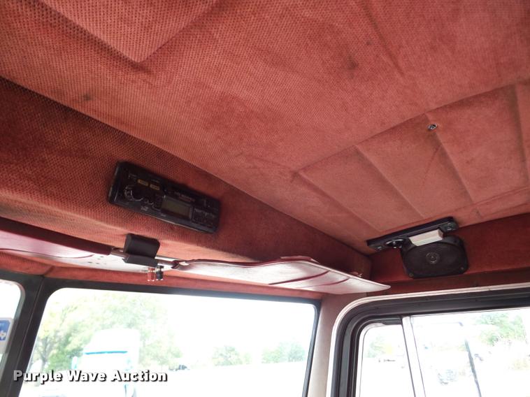 image for item DA8987 1996 Peterbilt 379 semi truck