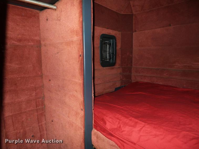 image for item DA8987 1996 Peterbilt 379 semi truck