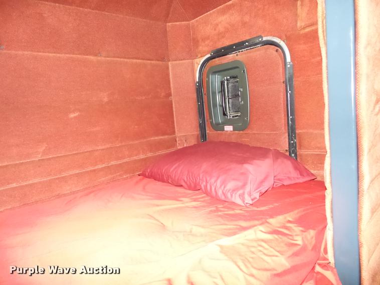 image for item DA8987 1996 Peterbilt 379 semi truck