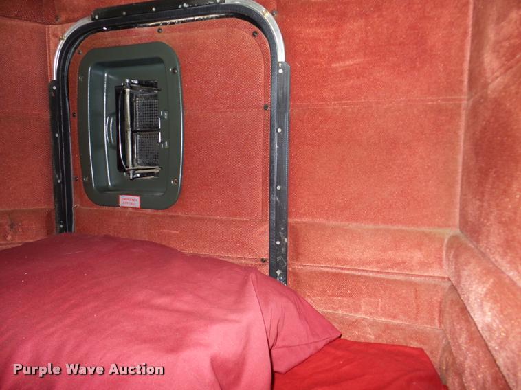 image for item DA8987 1996 Peterbilt 379 semi truck