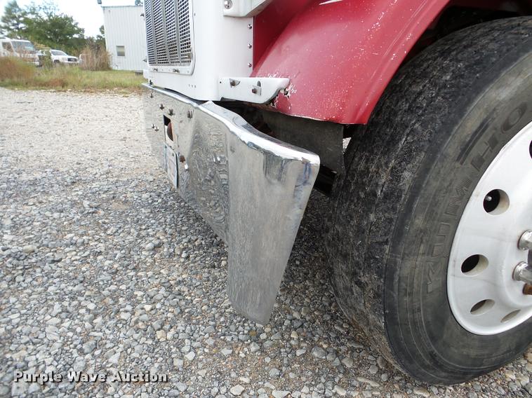 image for item DA8987 1996 Peterbilt 379 semi truck
