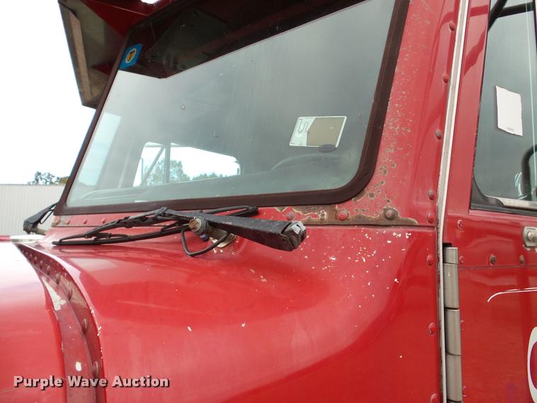 image for item DA8987 1996 Peterbilt 379 semi truck