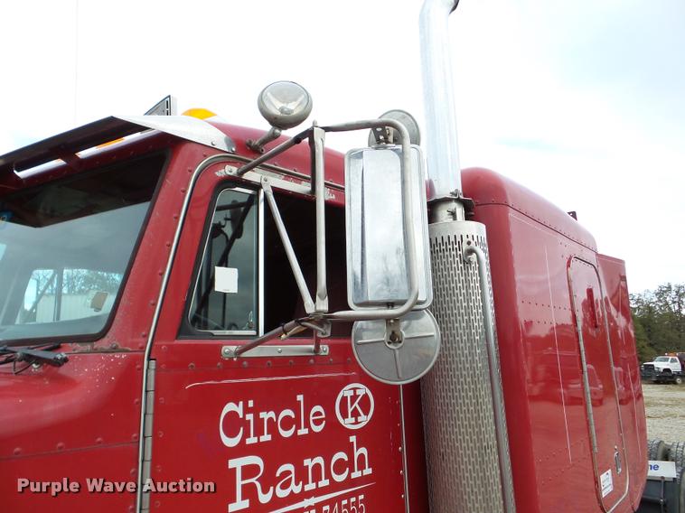 image for item DA8987 1996 Peterbilt 379 semi truck