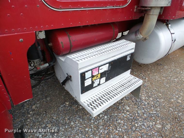 image for item DA8987 1996 Peterbilt 379 semi truck