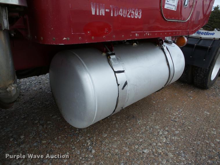 image for item DA8987 1996 Peterbilt 379 semi truck