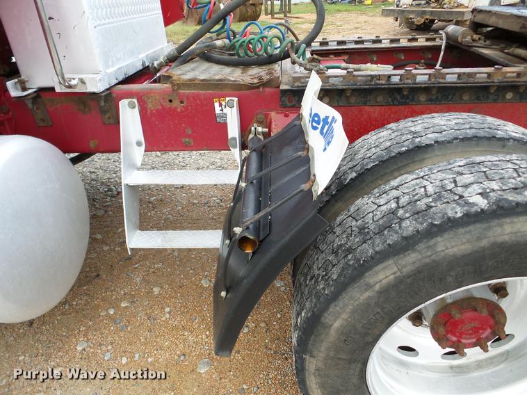 image for item DA8987 1996 Peterbilt 379 semi truck