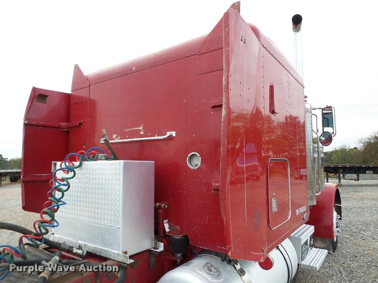 image for item DA8987 1996 Peterbilt 379 semi truck