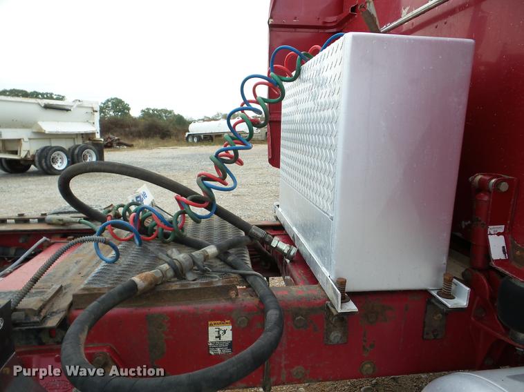 image for item DA8987 1996 Peterbilt 379 semi truck