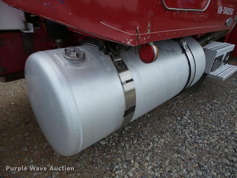 image for item DA8987 1996 Peterbilt 379 semi truck