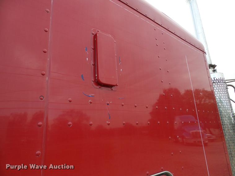 image for item DA8987 1996 Peterbilt 379 semi truck