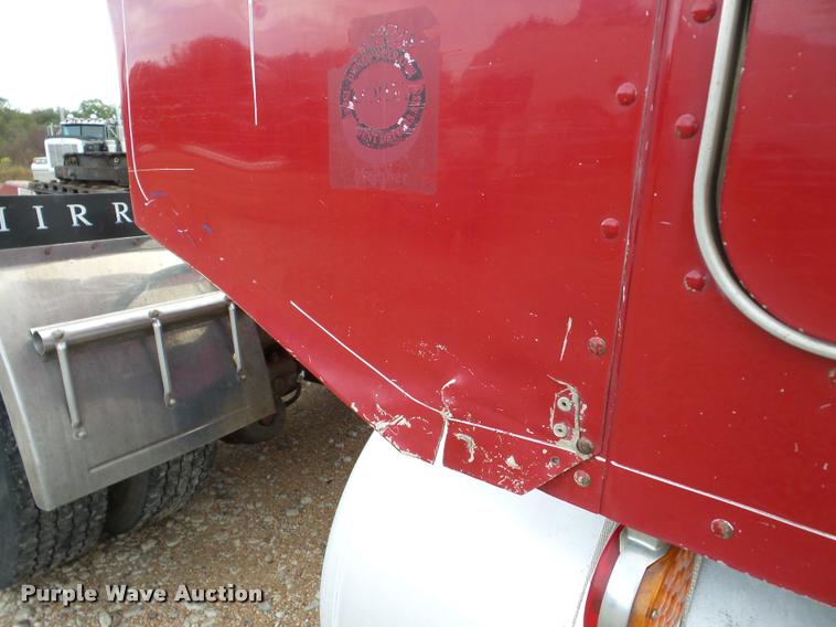 image for item DA8987 1996 Peterbilt 379 semi truck