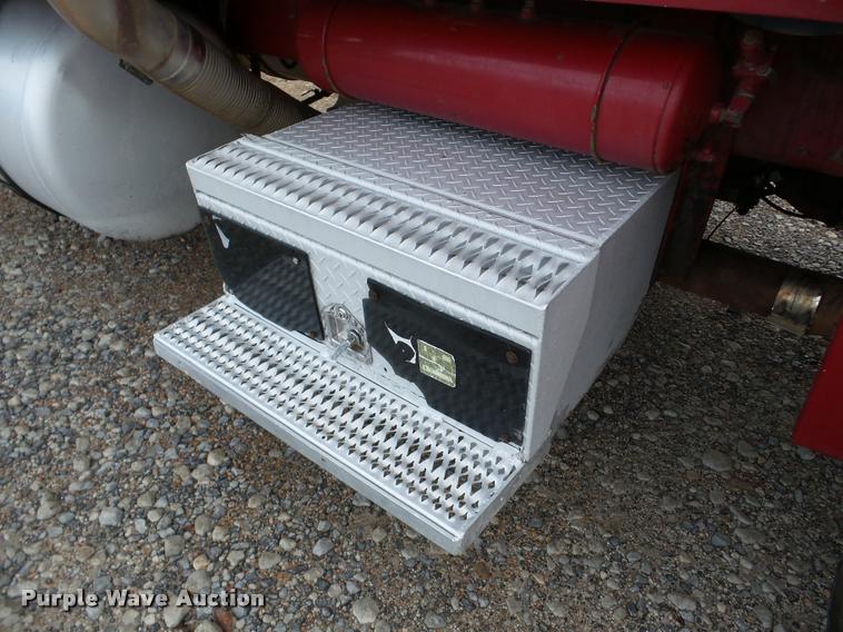 image for item DA8987 1996 Peterbilt 379 semi truck