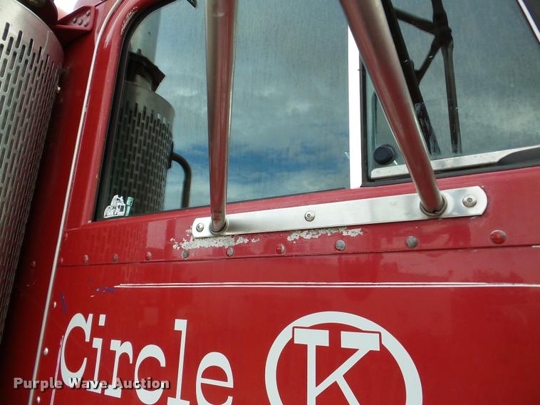 image for item DA8987 1996 Peterbilt 379 semi truck