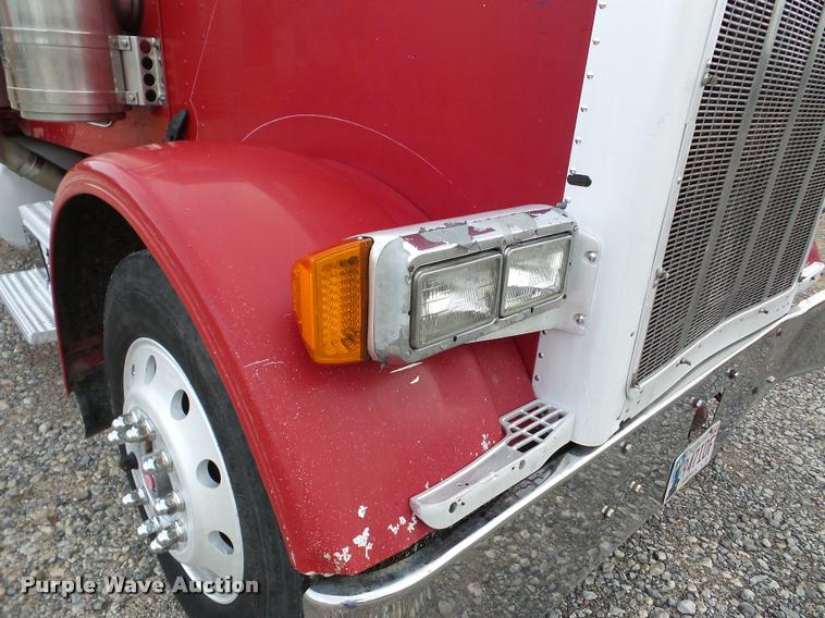 image for item DA8987 1996 Peterbilt 379 semi truck