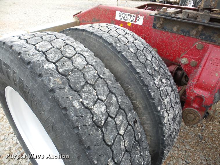 image for item DA8987 1996 Peterbilt 379 semi truck