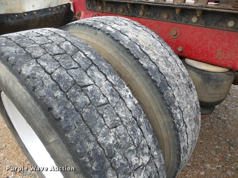 image for item DA8987 1996 Peterbilt 379 semi truck