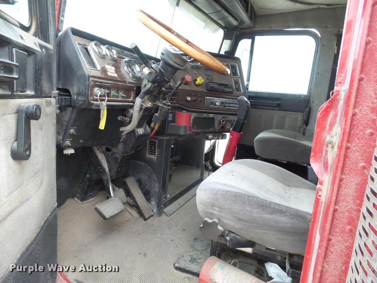 image for item DB1756 1998 Freightliner FLD semi truck