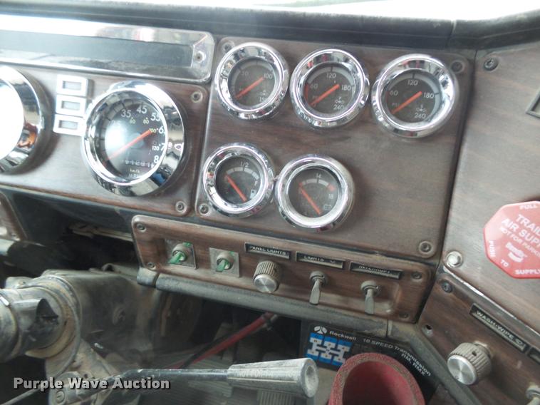 image for item DB1756 1998 Freightliner FLD semi truck