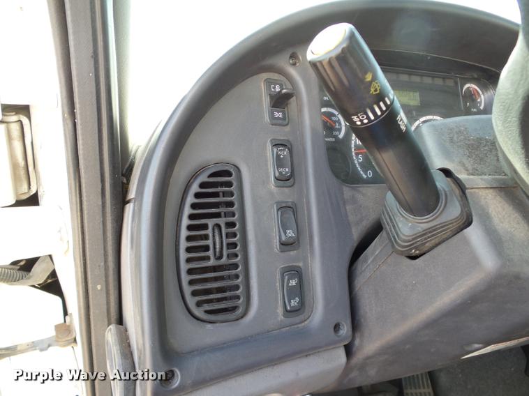 image for item DB4573 2007 Freightliner Business Class M2 box truck