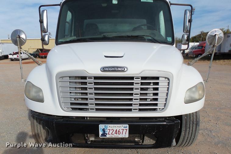 image for item DB4573 2007 Freightliner Business Class M2 box truck