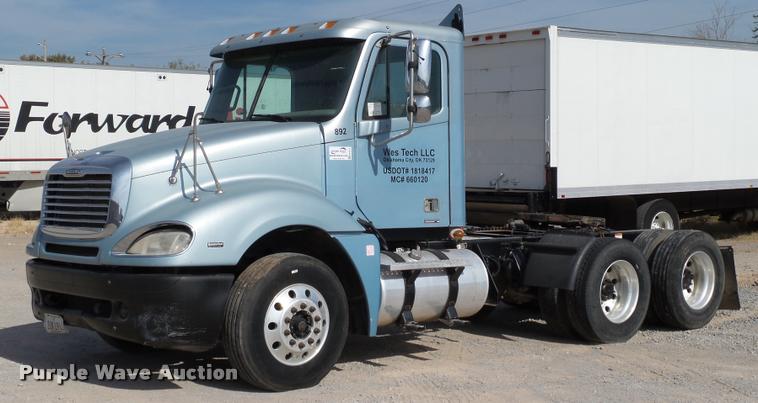 image for item DB4575 2007 Freightliner Columbia semi truck