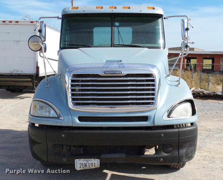 image for item DB4575 2007 Freightliner Columbia semi truck