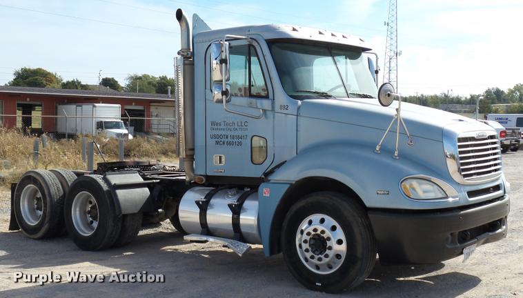 image for item DB4575 2007 Freightliner Columbia semi truck