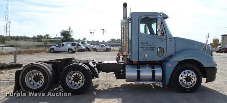 image for item DB4575 2007 Freightliner Columbia semi truck