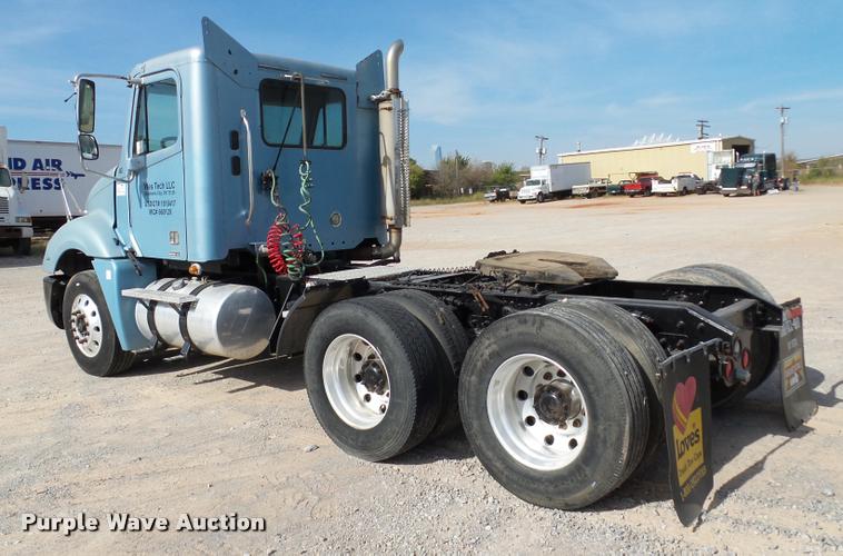 image for item DB4575 2007 Freightliner Columbia semi truck