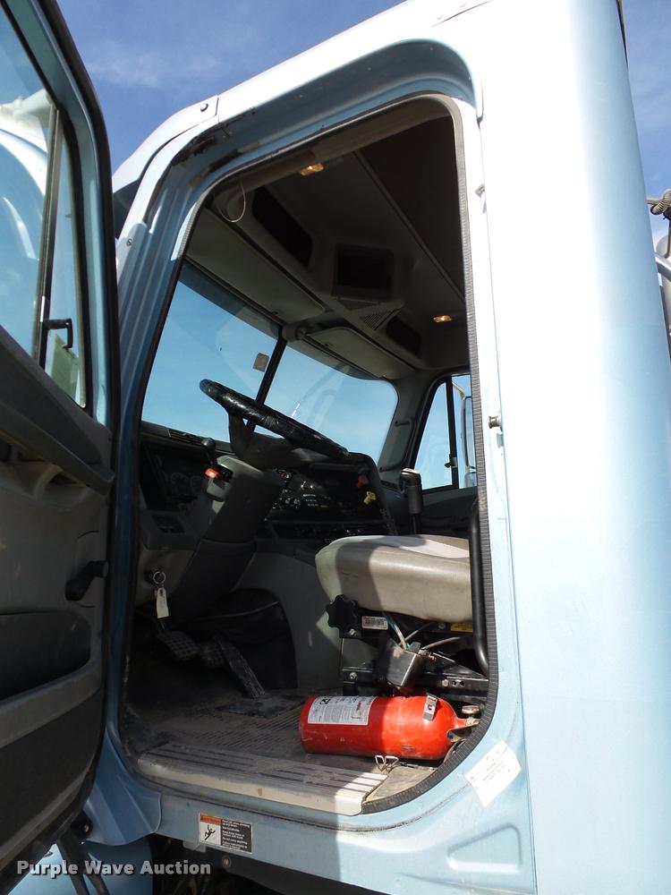 image for item DB4575 2007 Freightliner Columbia semi truck