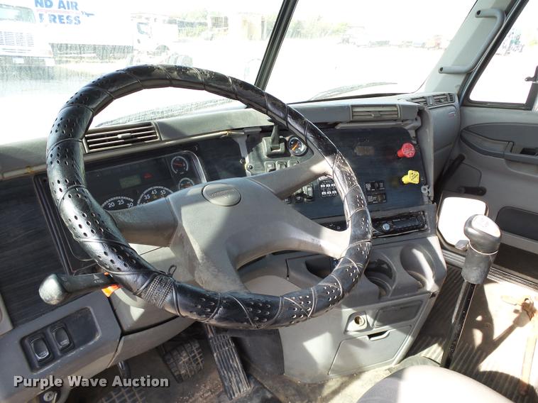 image for item DB4575 2007 Freightliner Columbia semi truck