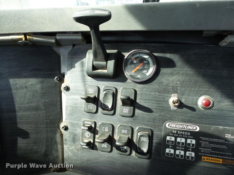 image for item DB4575 2007 Freightliner Columbia semi truck