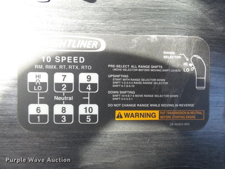 image for item DB4575 2007 Freightliner Columbia semi truck