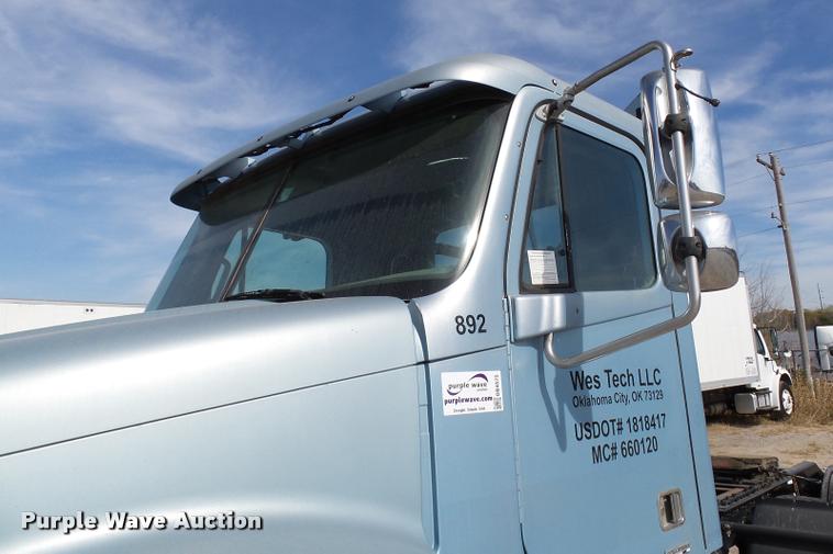 image for item DB4575 2007 Freightliner Columbia semi truck