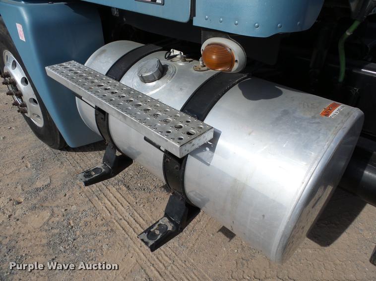 image for item DB4575 2007 Freightliner Columbia semi truck