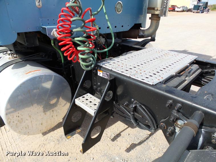 image for item DB4575 2007 Freightliner Columbia semi truck