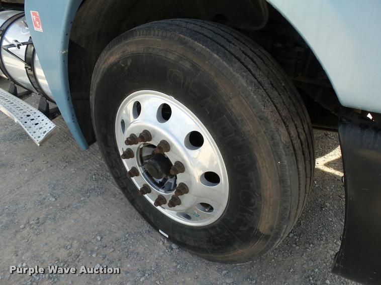 image for item DB4575 2007 Freightliner Columbia semi truck