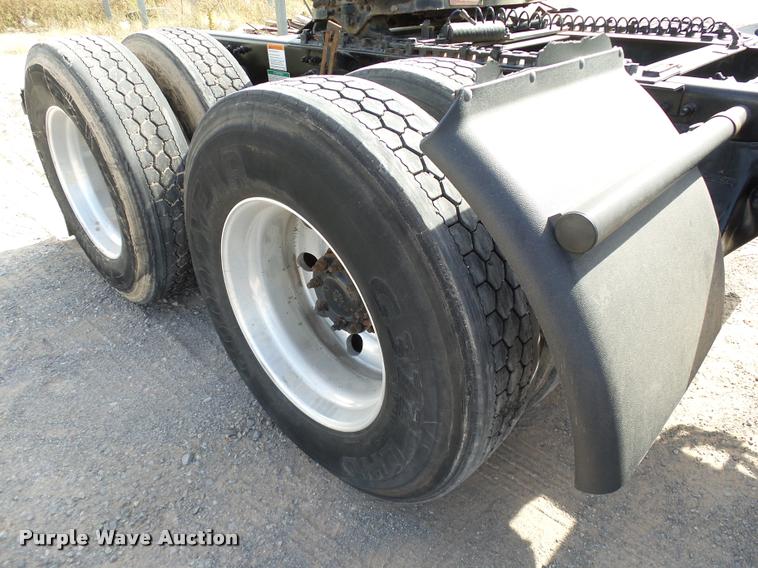 image for item DB4575 2007 Freightliner Columbia semi truck